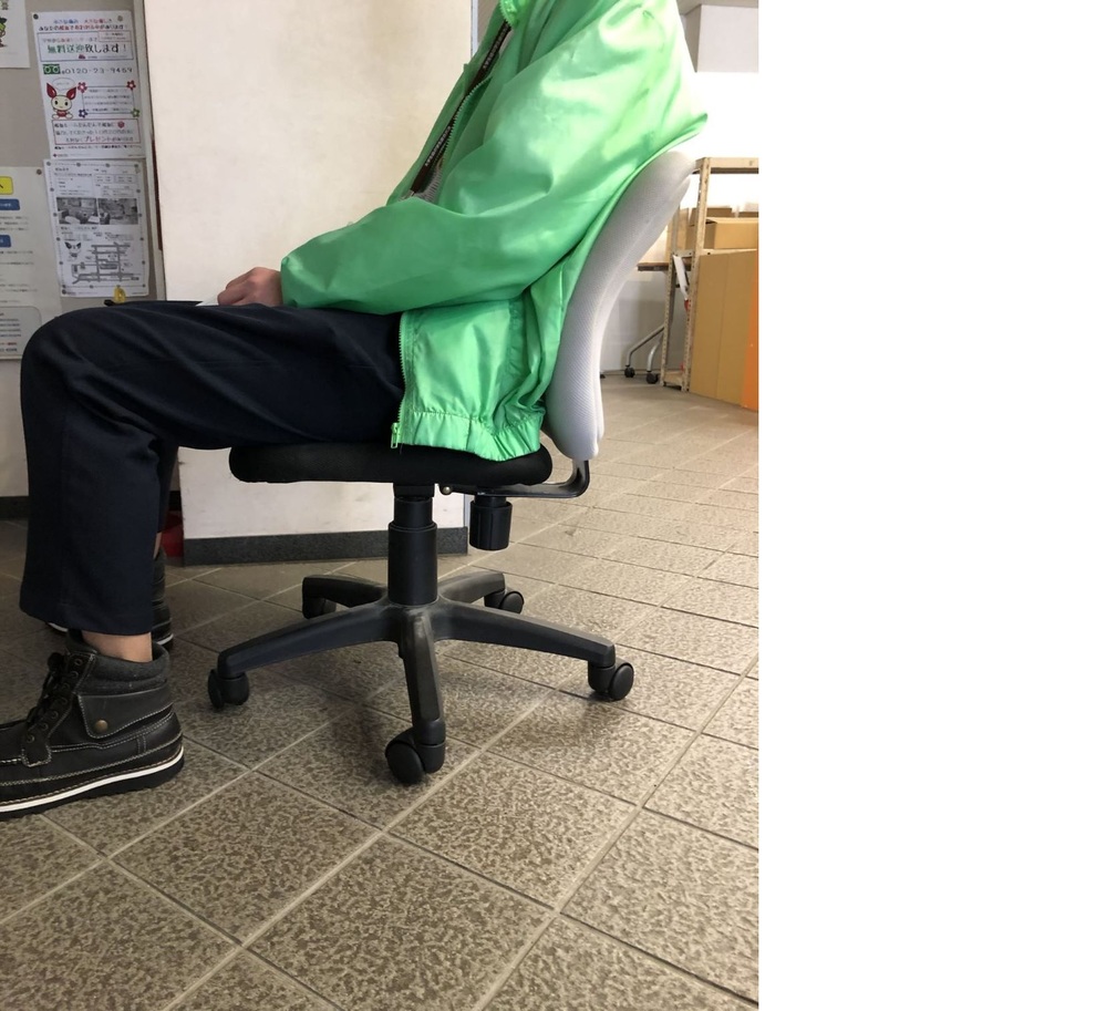 11.横　座ってる