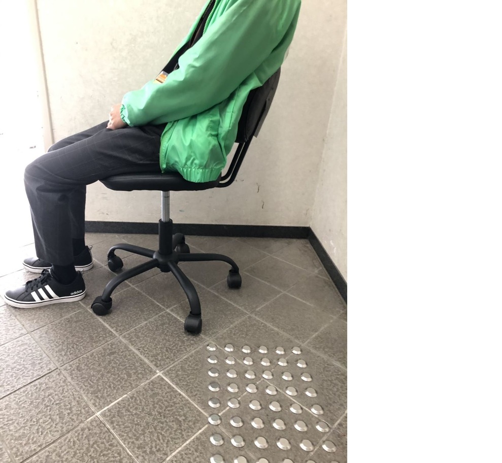 111.横座ってる